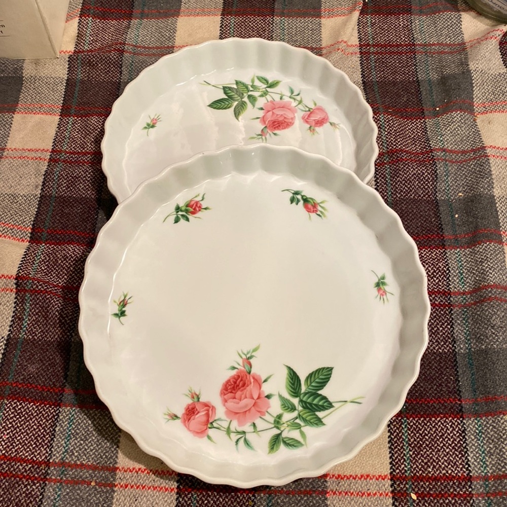 2 Vintage Porcelain pie baking dishes